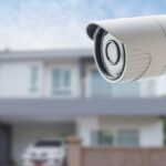 Caméra surveillance devant une maison